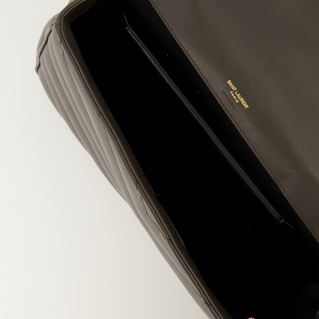 Image of the Large Loulou Bag from the brand Saint Laurent for Women - Autumn-Winter 2025 - Detailed View_3