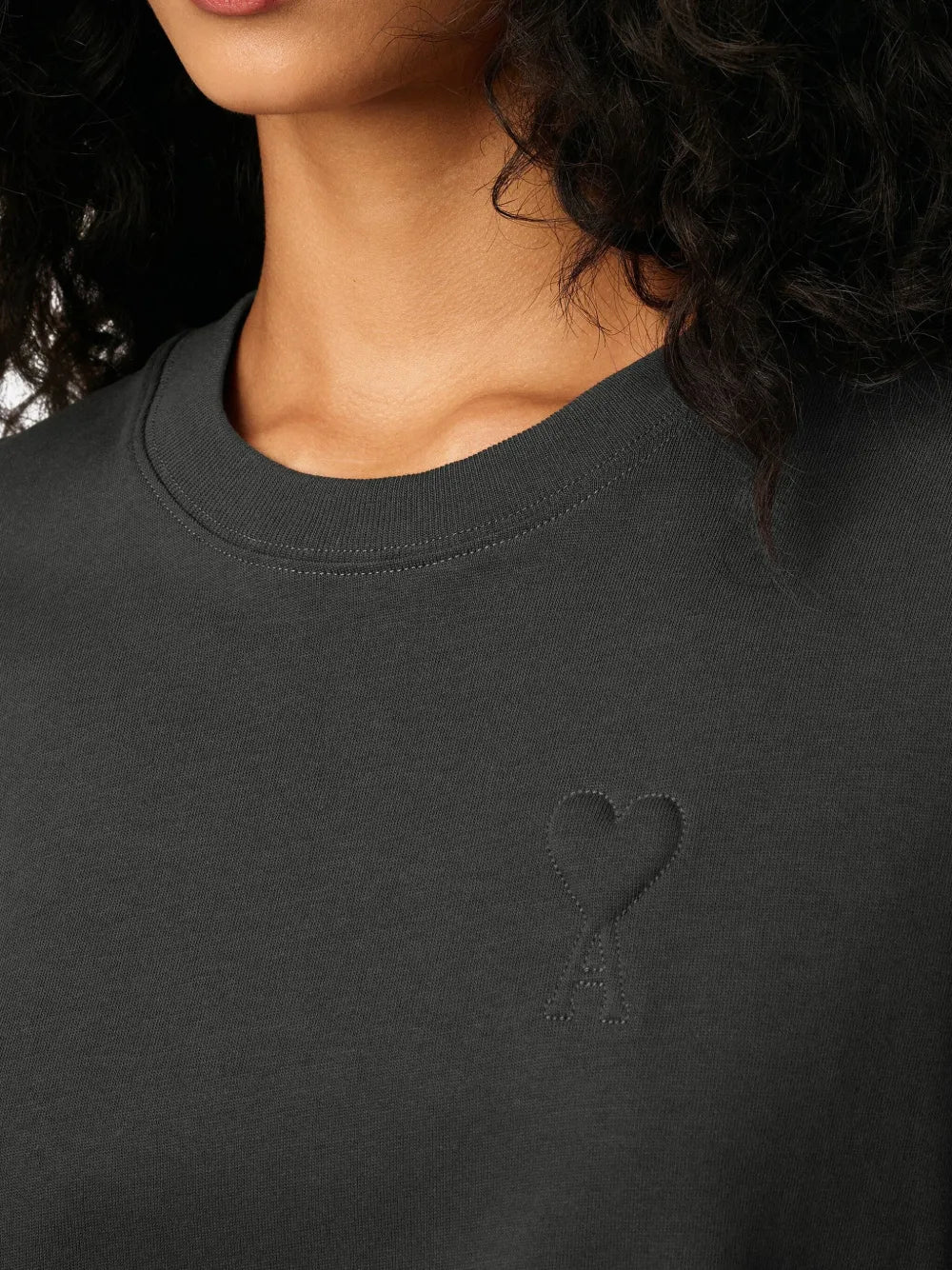 Image de l'article T-shirt logo de la marque Ami PARIS pour Unisex - Saison Automne-Hiver 2025 - Vue détaillée_7