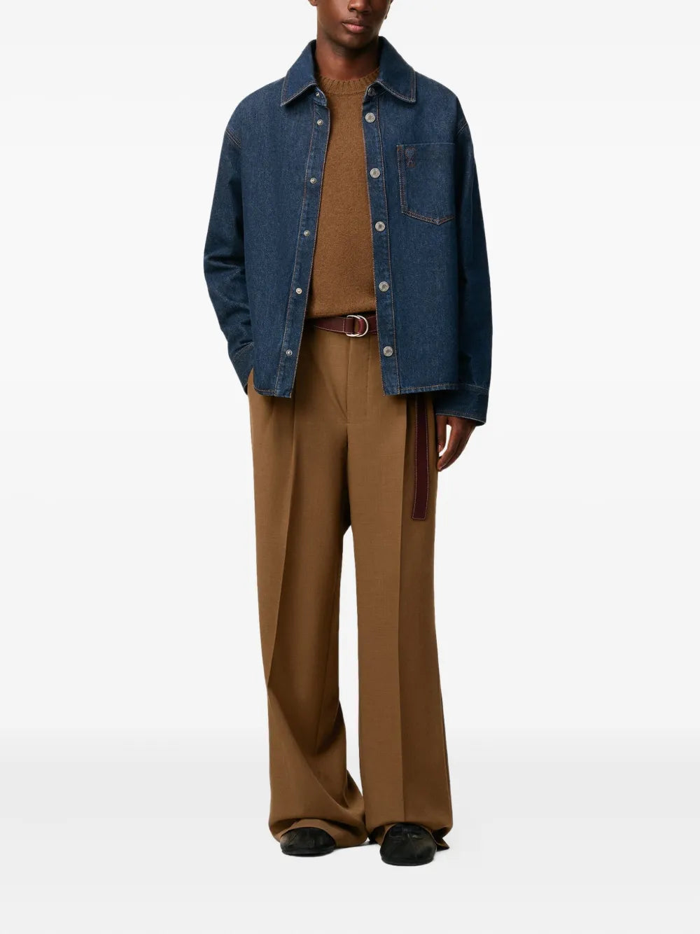 Image of the Ami heart shirt from the brand Ami PARIS for Unisex - Autumn-Winter Season 2025 - Detailed View_1