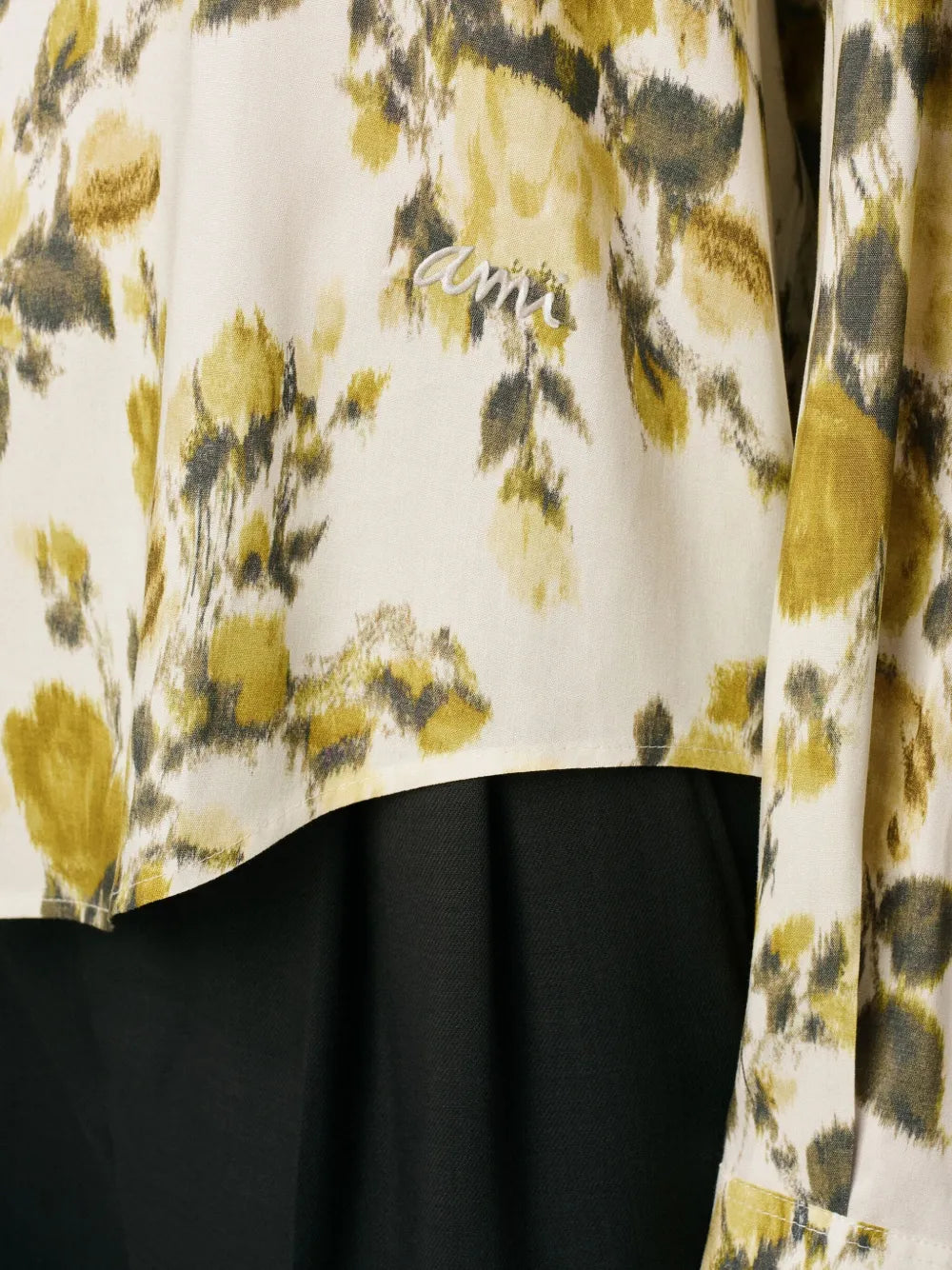 Imagem da camisa floral da marca Ami PARIS para Unisex - Temporada Outono-Inverno 2025 - Vista Detalhada_7