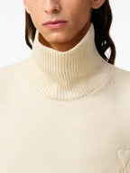 Imagen del artículo suéter de cuello alto Ami corazón de la marca Ami PARIS para Unisex - Temporada Otoño-Invierno 2025 - Vista Detallada_7