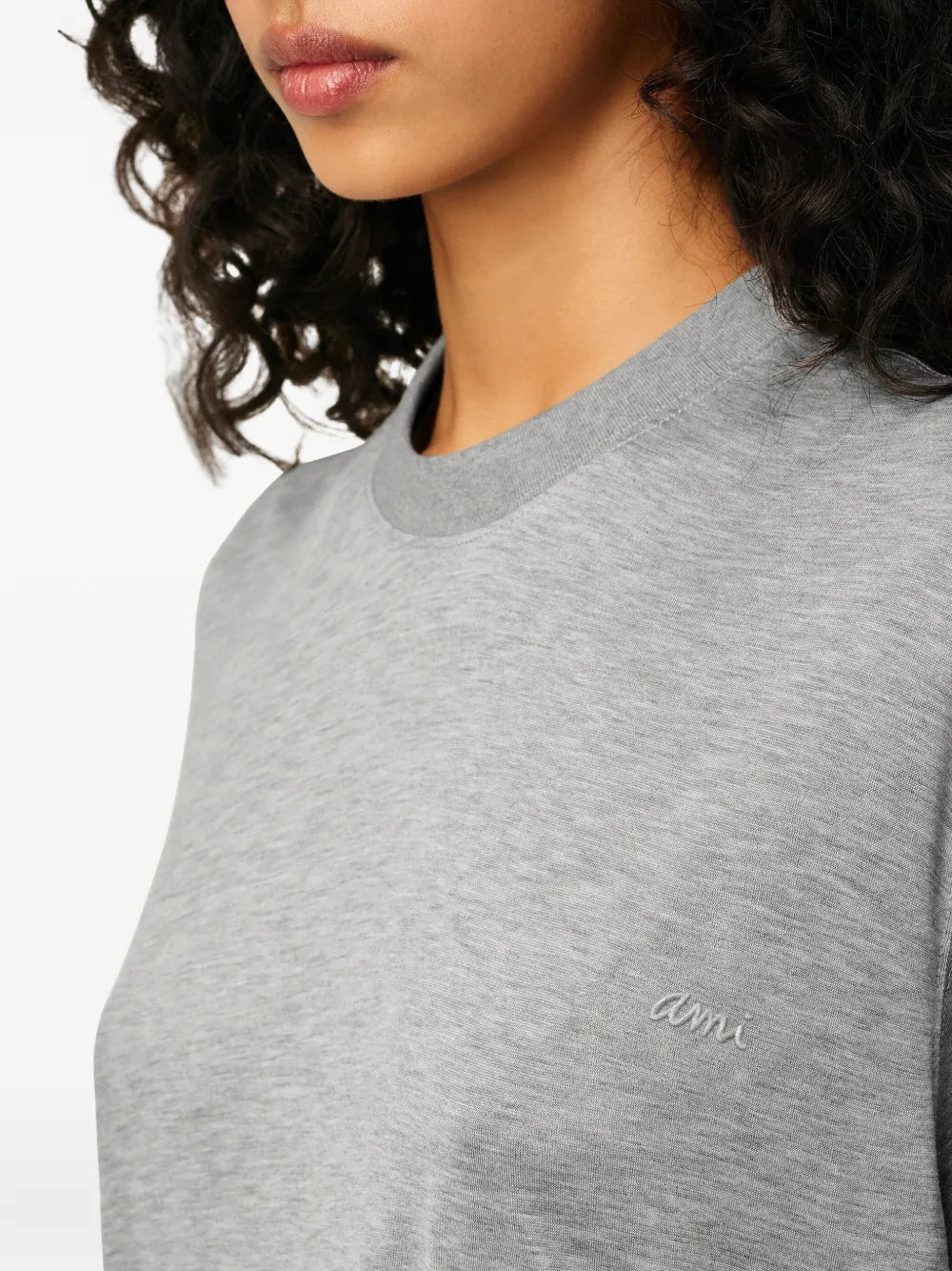 Image de l'article T-shirt brodé de la marque Ami PARIS pour Unisex - Saison Automne-Hiver 2025 - Vue détaillée_5