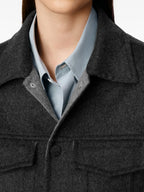 Imagen del artículo Chaqueta Trucker de la marca Ami PARIS para Unisex - Temporada Otoño-Invierno 2025 - Vista Detallada_7