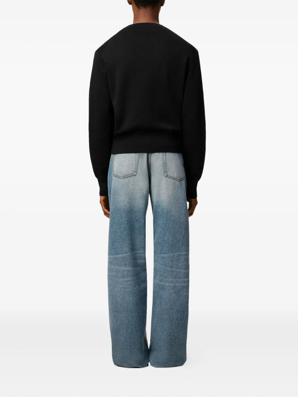 Image of the Ami heart sweater from the brand Ami PARIS for Men - Autumn-Winter 2025 - Detailed View 4