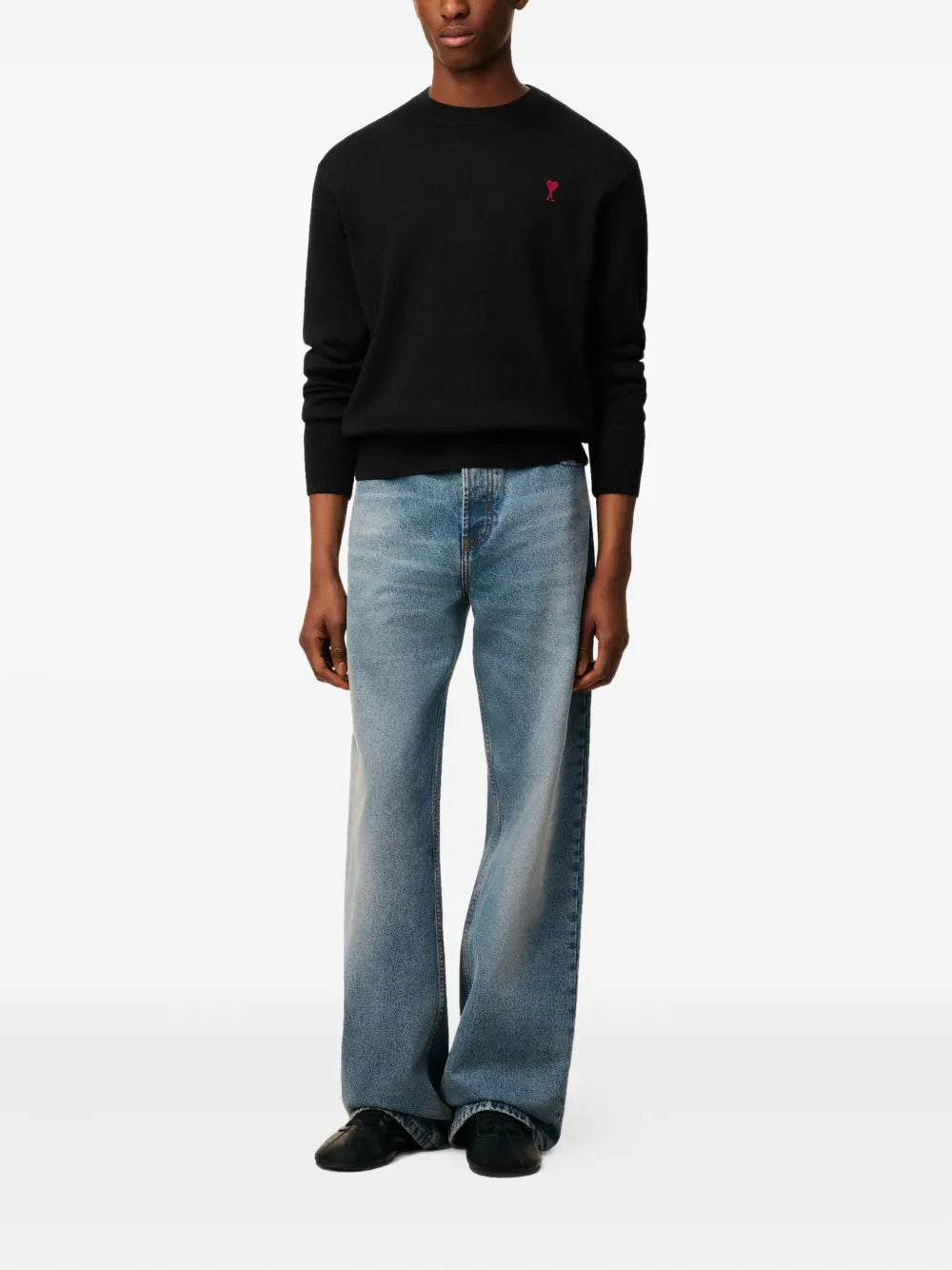 Image of the Ami heart sweater from the brand Ami PARIS for Men - Autumn-Winter 2025 - Detailed View 1