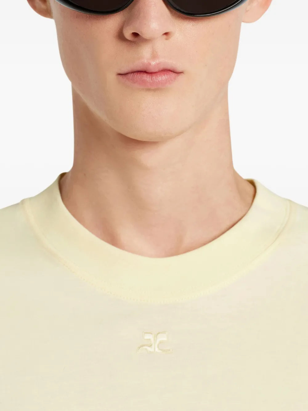 Image of the oversized T-Shirt by Courrèges for Men - Autumn-Winter 2025 - Detailed View_4