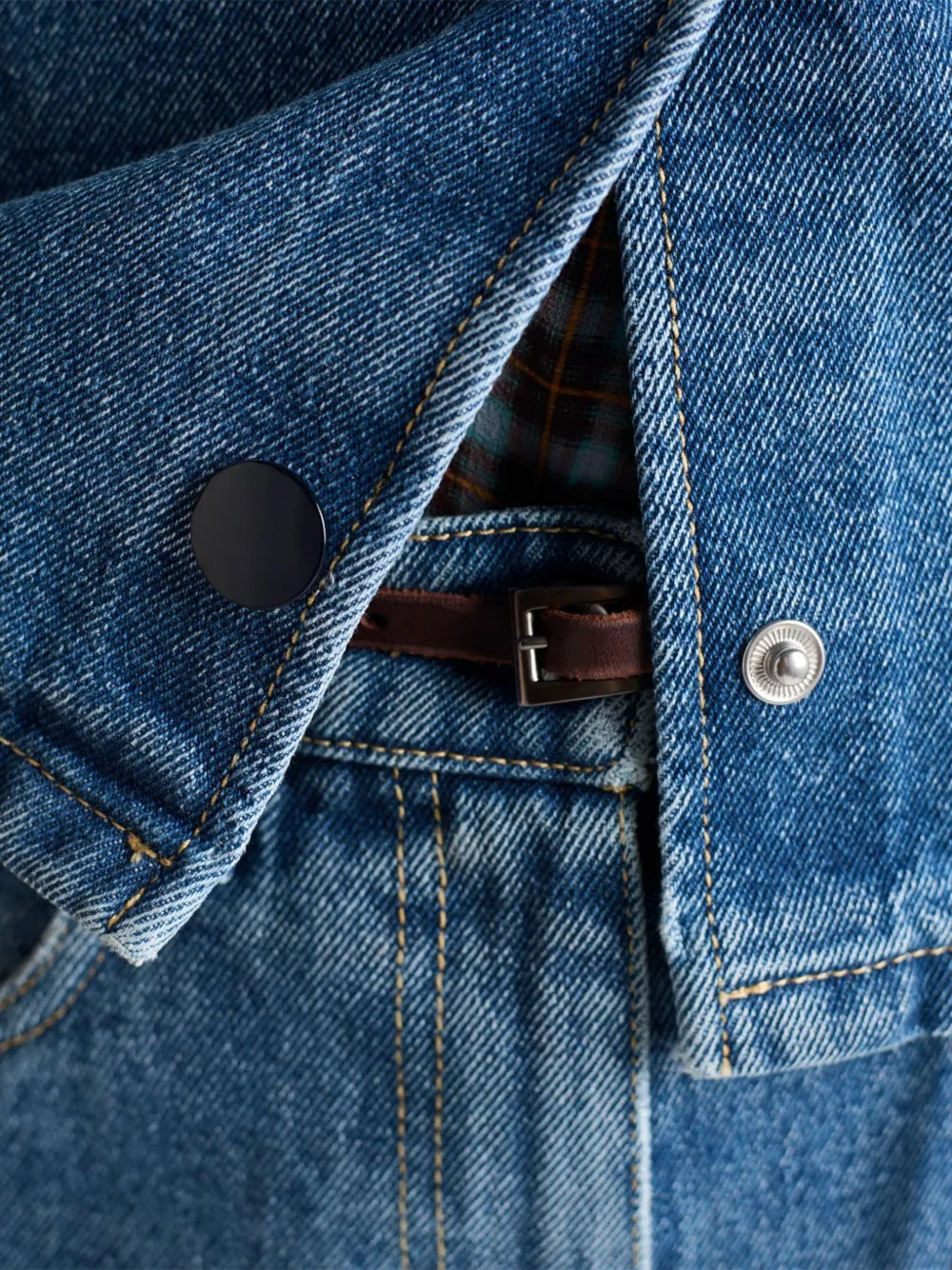 Image of the article Short Denim Shirt by Prada for Women - Autumn-Winter 2025 - Detailed View_5