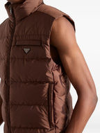 Imagen del Chaleco sin Mangas de Nylon de Prada para Hombre - Temporada Otoño-Invierno 2025 - Vista Detallada_4