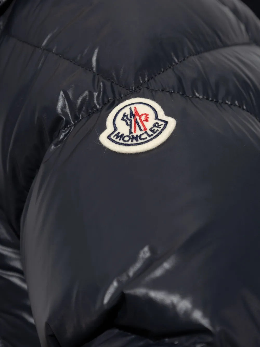 Image of the Moncler Serfanto Down Jacket for Men - Autumn-Winter 2025 - Detailed View 5