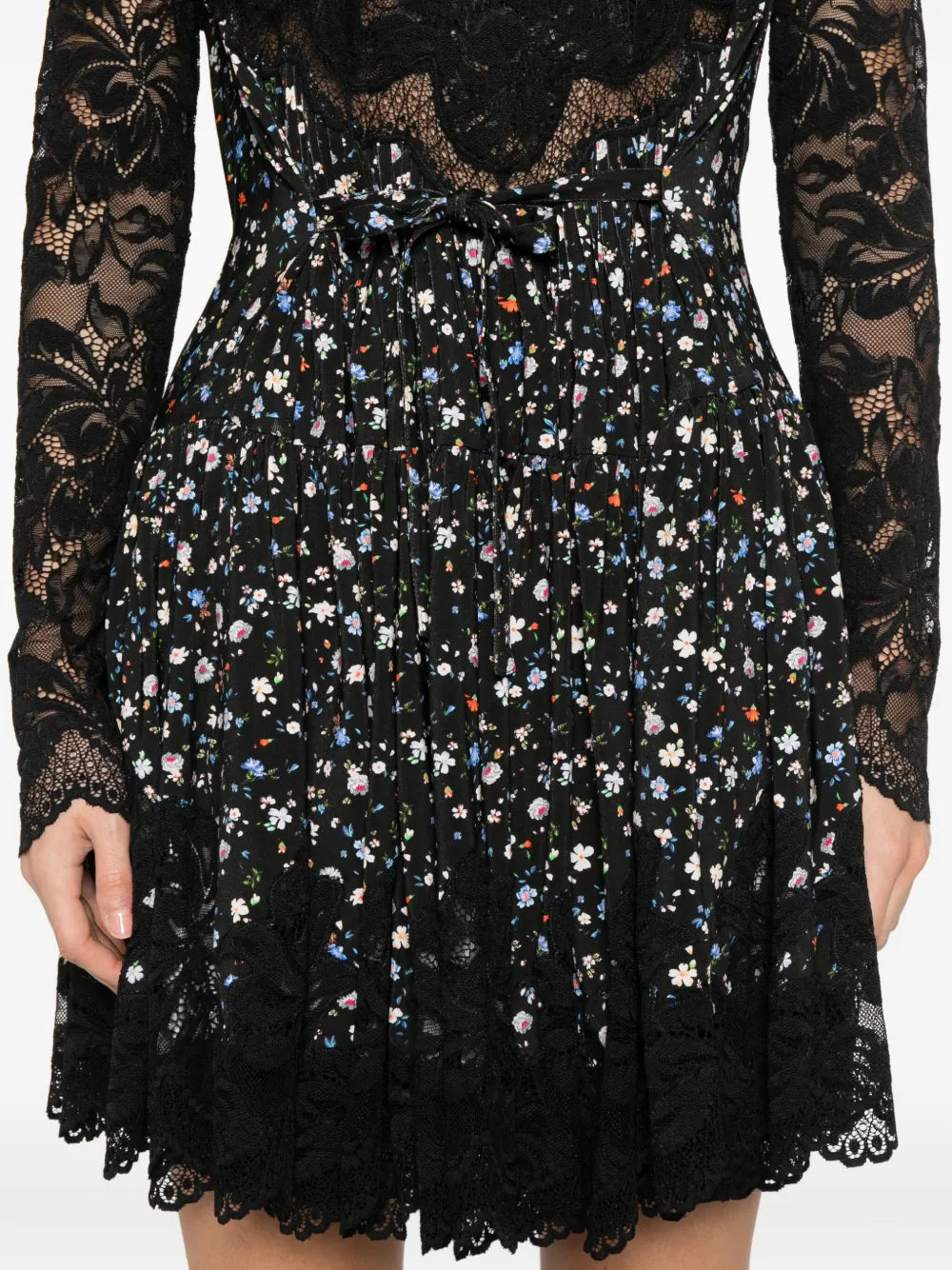 Immagine del vestito corto in pizzo del marchio Rabanne per donna - Stagione Autunno-Inverno 2025 - Vista Dettagliata_5