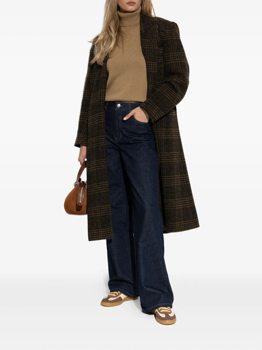 Image de l'article Pull col roulé Ami de coeur de la marque Ami PARIS pour Femme - Saison Automne-Hiver 2025 - Vue de Dos