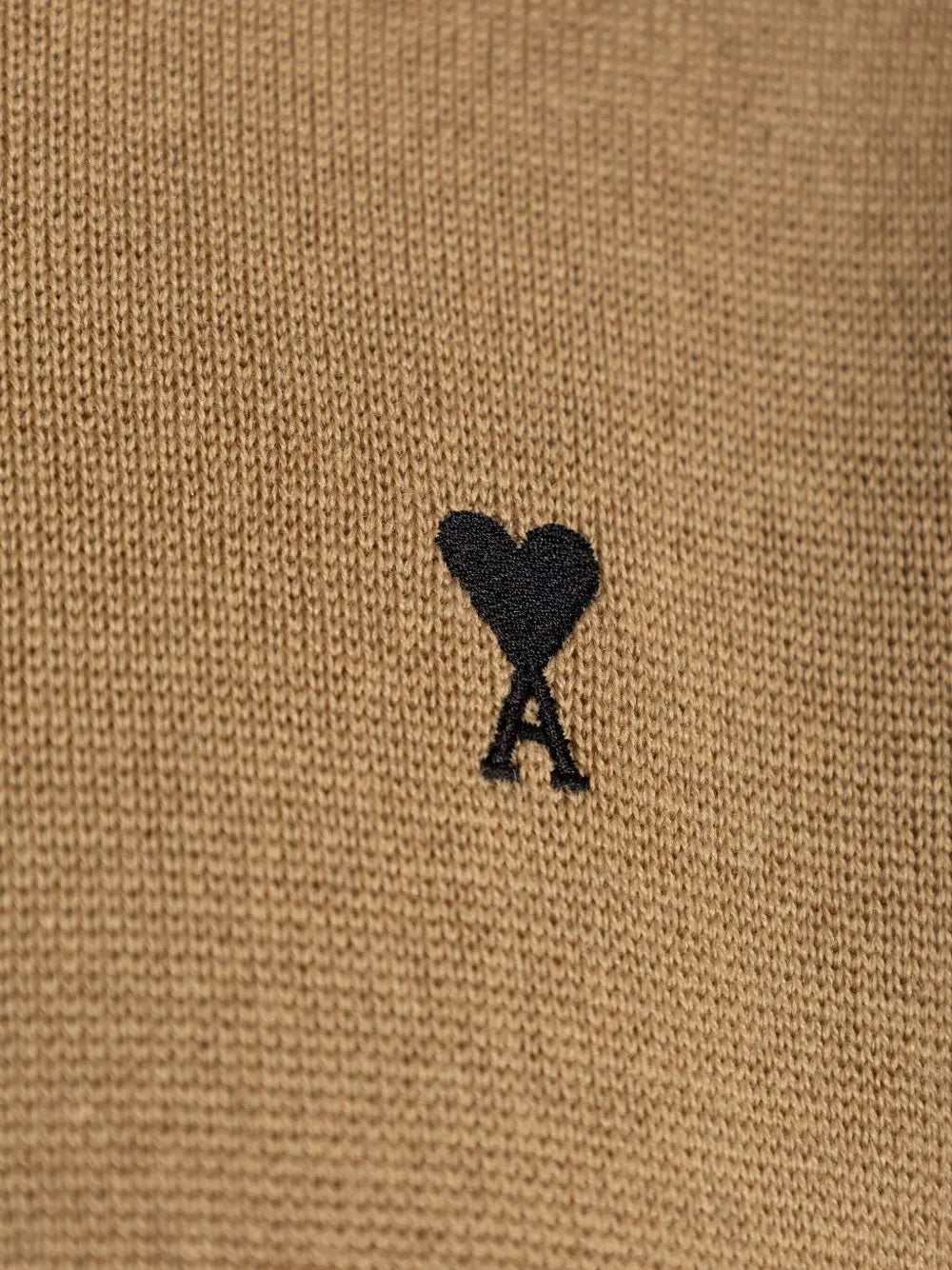 Image de l'article Pull col roulé Ami de coeur de la marque Ami PARIS pour Femme - Saison Automne-Hiver 2025 - Vue détaillée_5