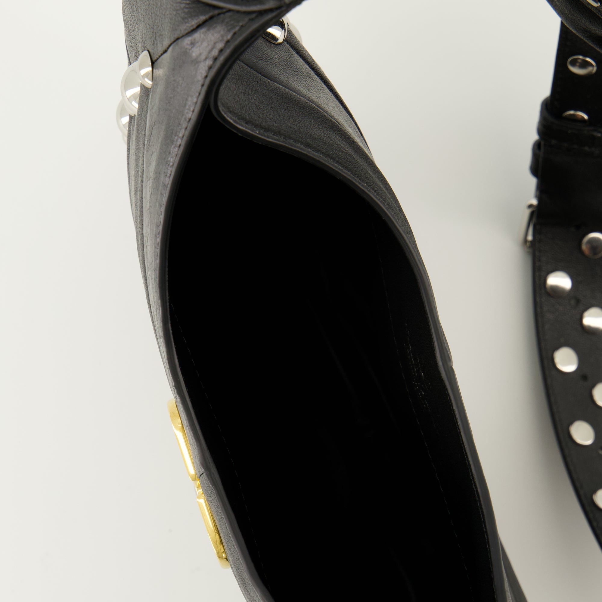 Imagen del bolso Hoboho de la marca Valentino Garavani para mujeres - Otoño-Invierno 2025 - Vista Detallada 3