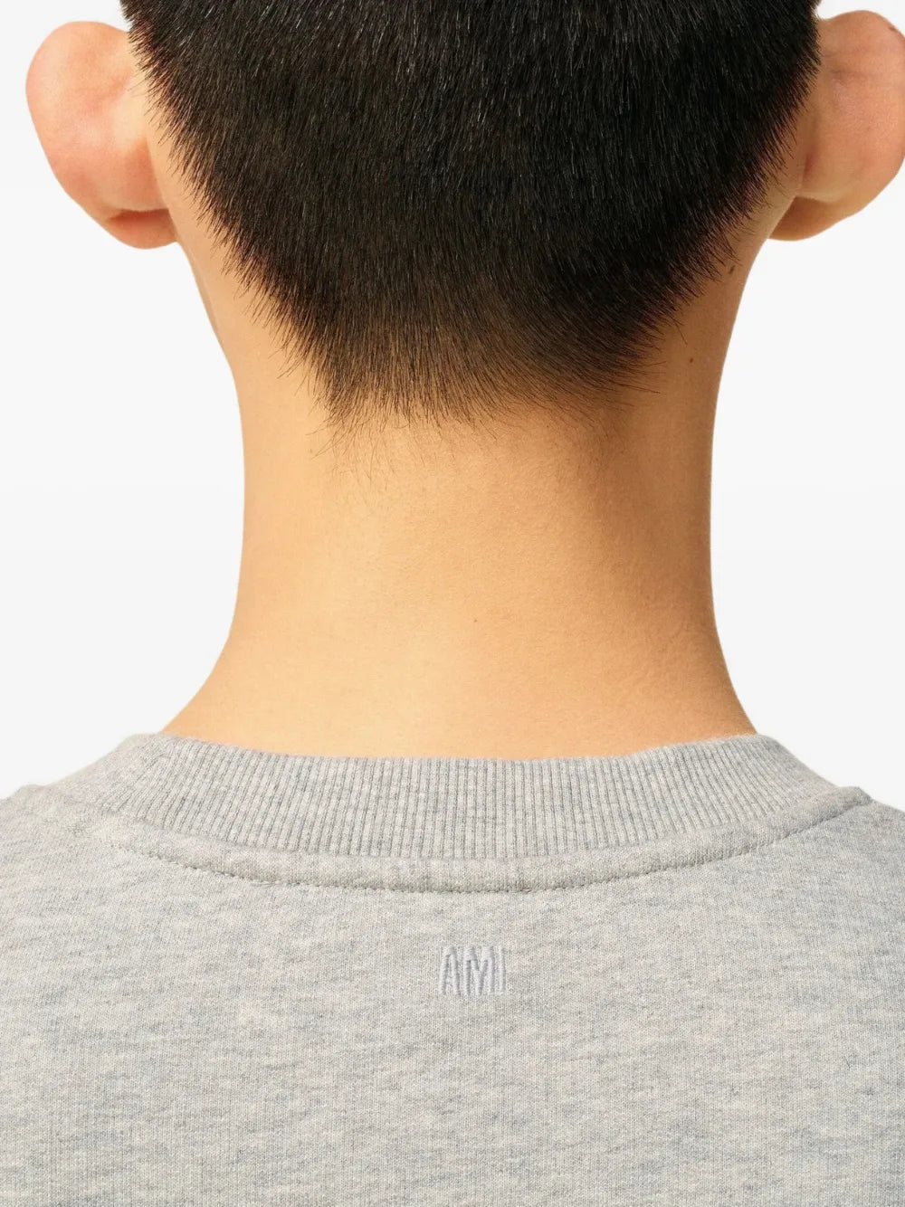 Image of the AMI heart sweatshirt from the brand Ami PARIS for Men - Autumn-Winter 2025 - Detailed View 7