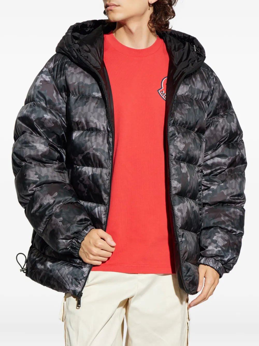 Image of the Moncler Men's Aubepine Down Jacket - Autumn-Winter 2025 - Detailed View 1
