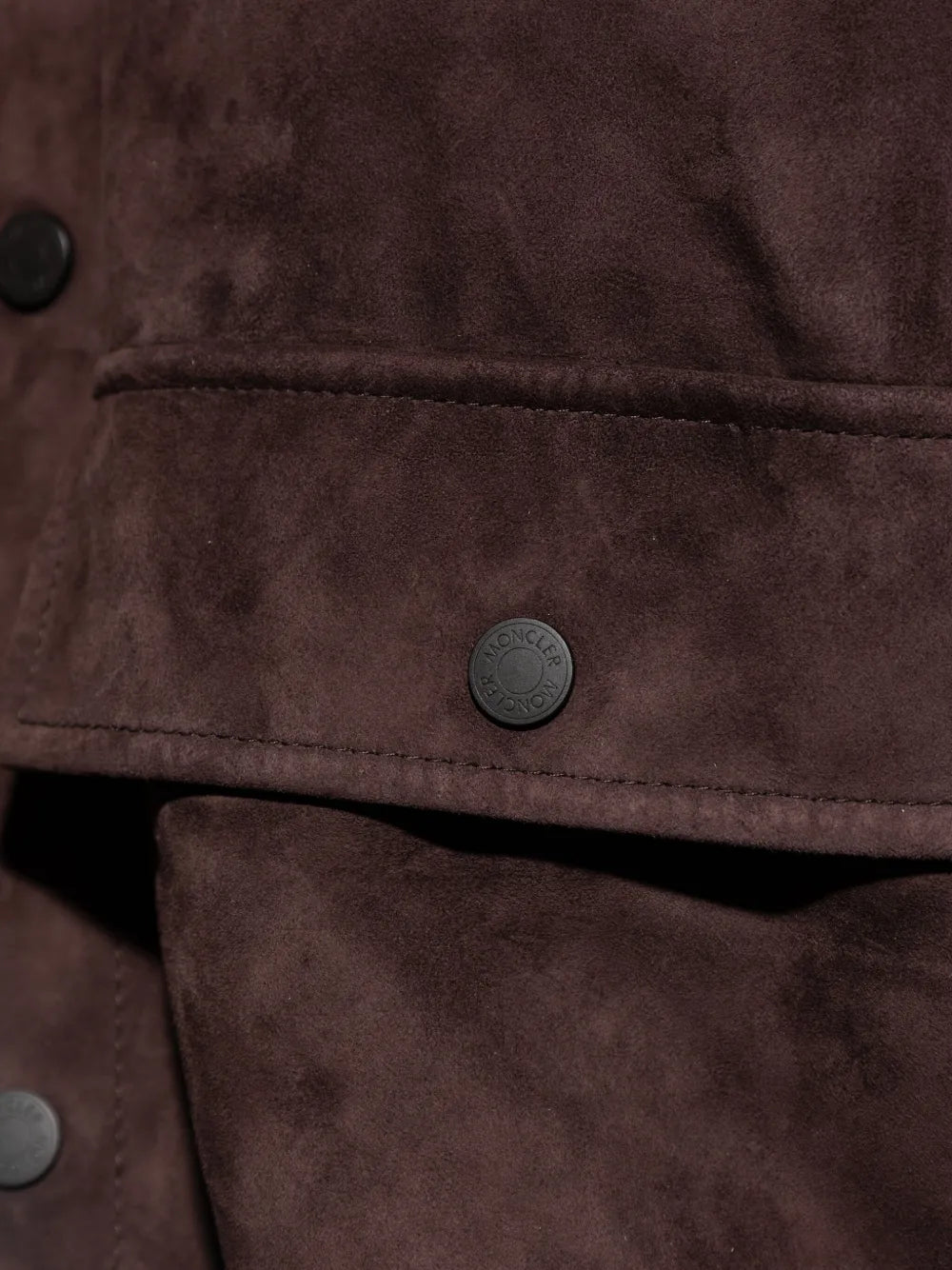 Imagem do cardigã de lã e camurça da marca Moncler para Homem - Temporada Outono-Inverno 2025 - Vista Detalhada_5