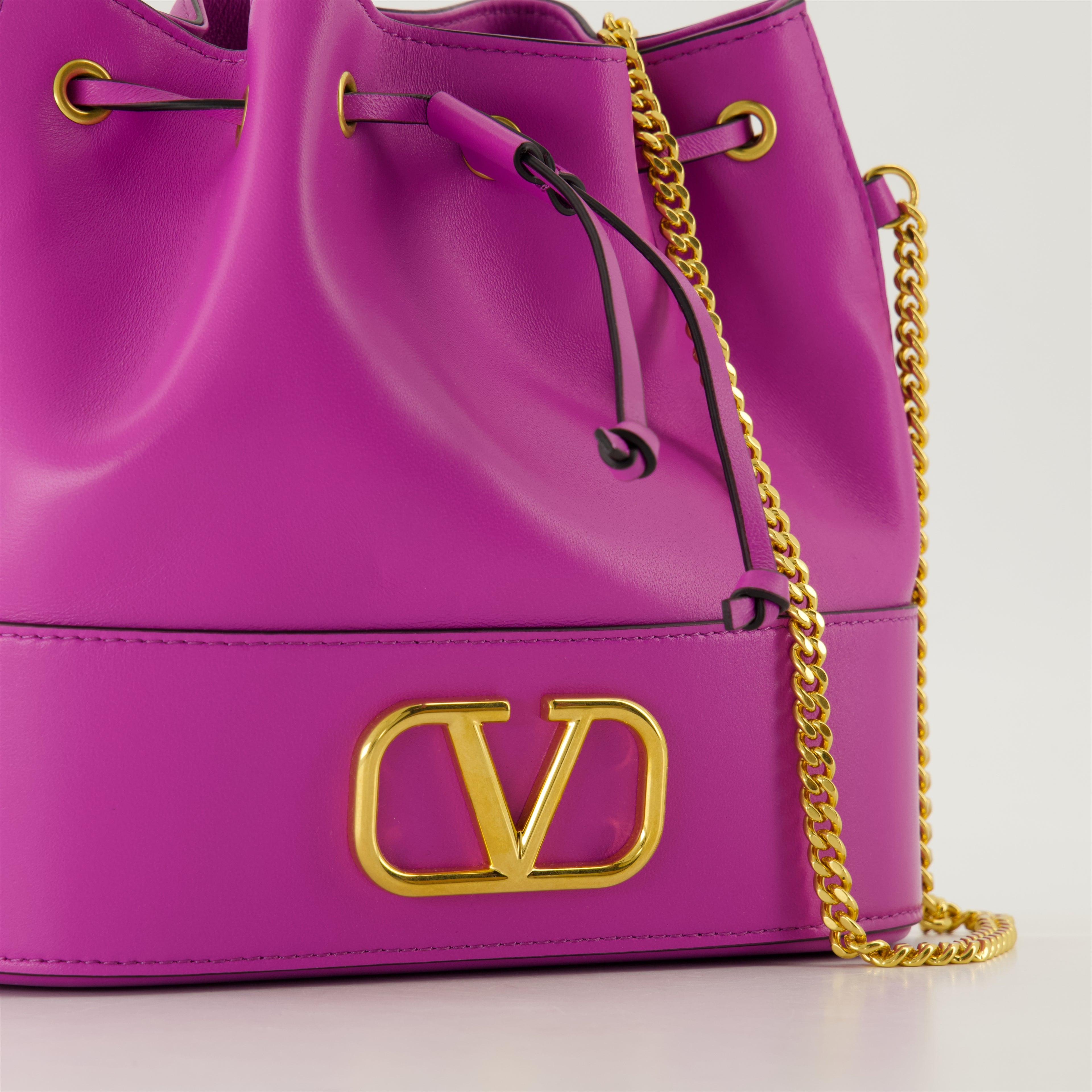 Bucket bags Sac seau VLogo Valentino Garavani Purple Femme