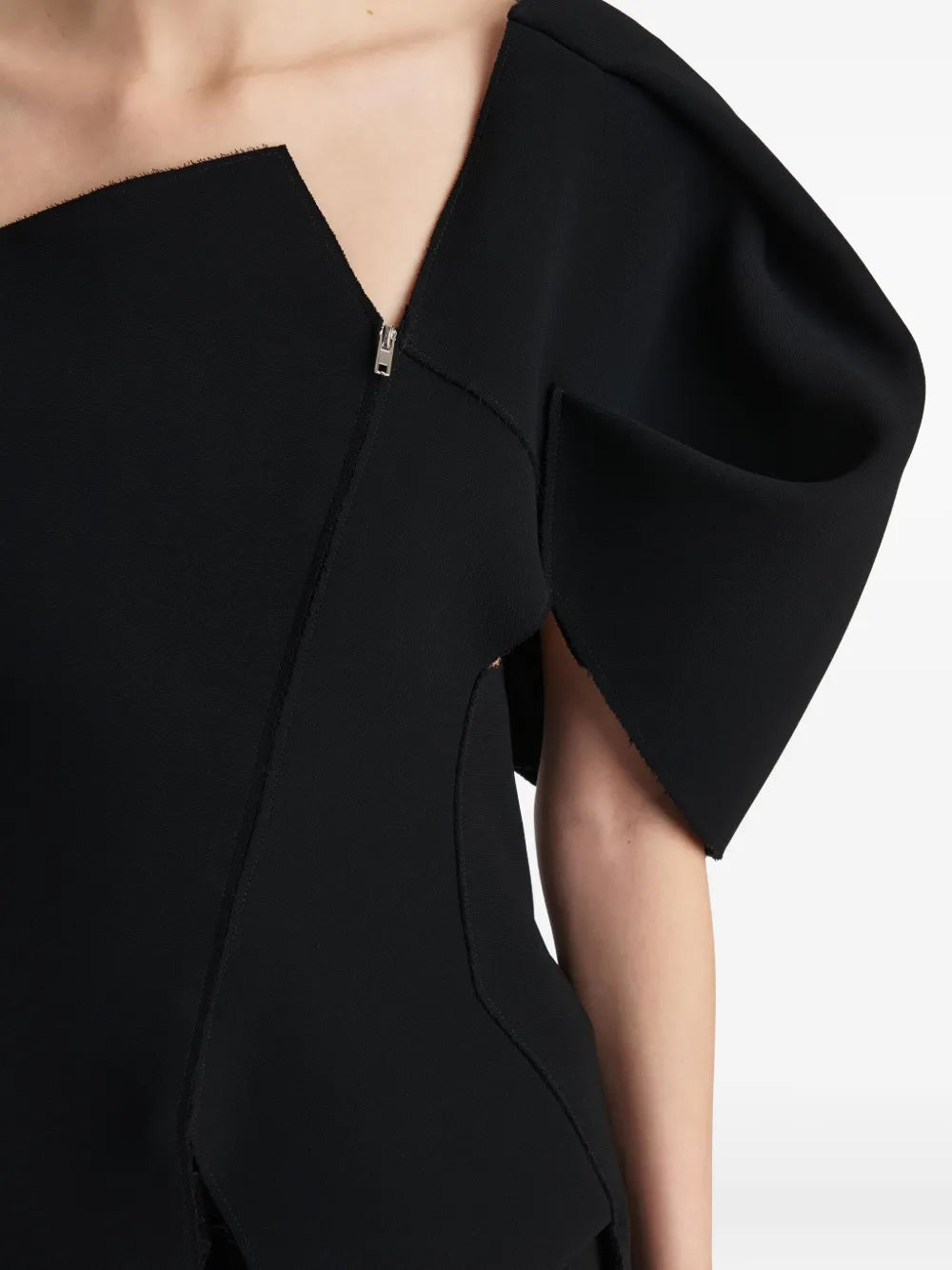 Image of the Top Quan item from the Khaite brand for Women - Fall-Winter 2025 - Detailed View_4