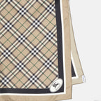 Imagen del pañuelo de seda a cuadros de Burberry para Unisex - Otoño-Invierno 2025 - Vista Detallada_3