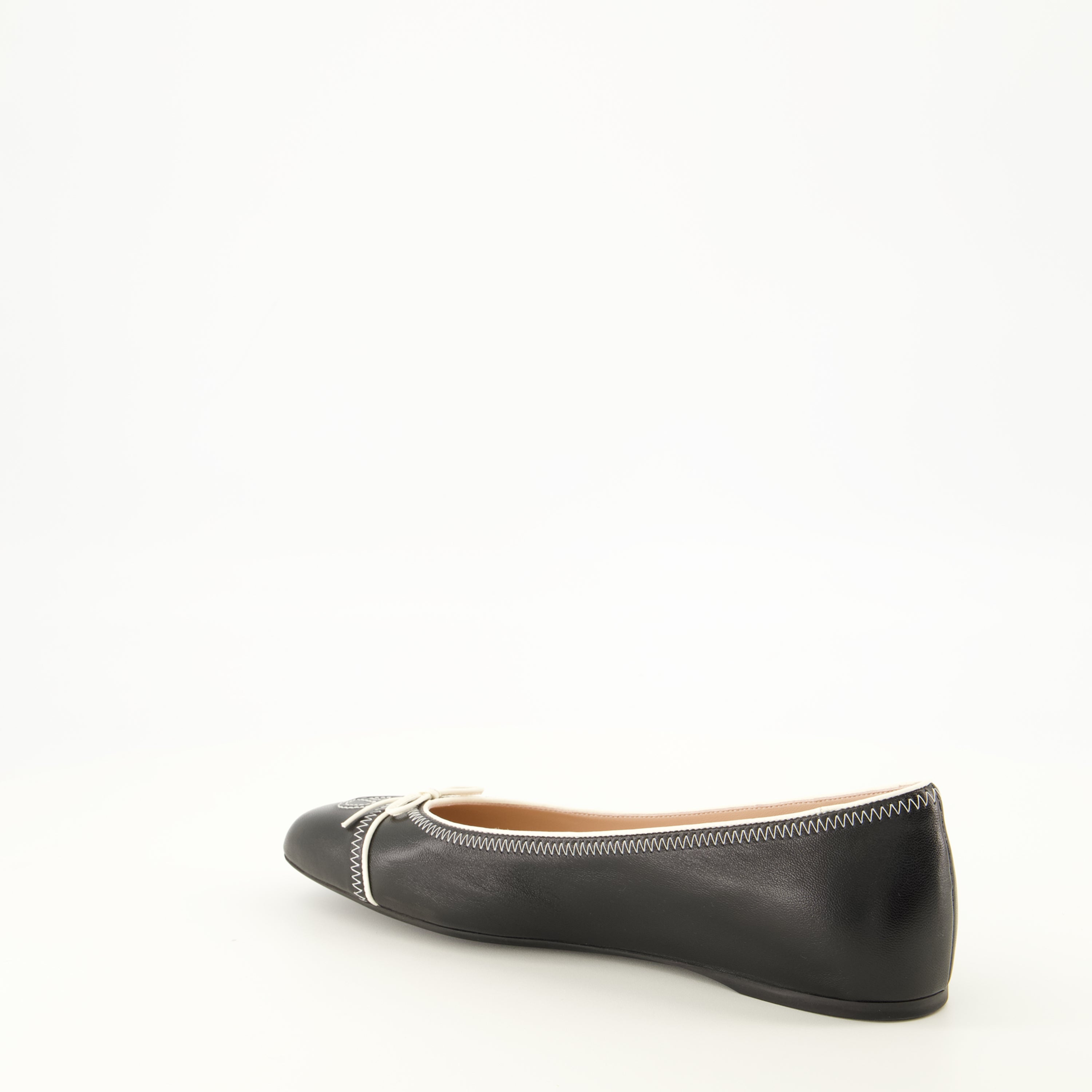 Chaussures plates Black Leather Ballet Flats Valentino Garavani Noir Femme