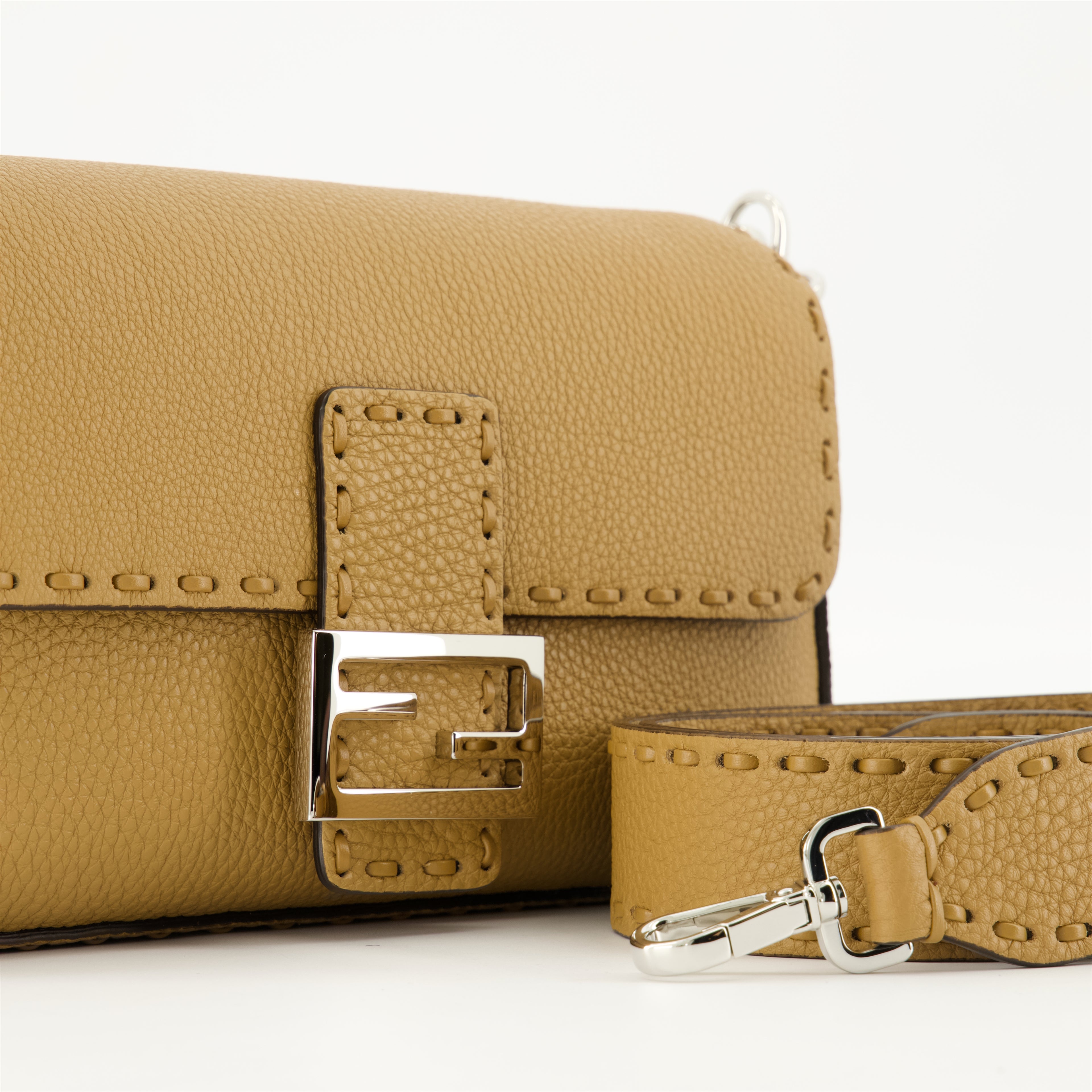 ハンドバッグ・ショルダーバッグ バゲットバッグ Fendi 茶色 女性