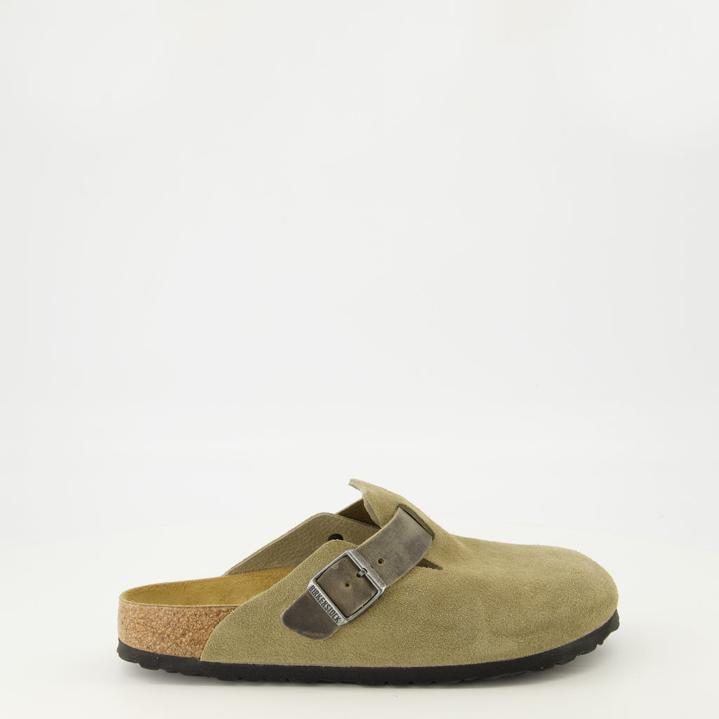 Birkenstock 브랜드의 남성용 카키 스웨이드 뮬 기사 이미지 - 2026 봄-여름 시즌 - 오른쪽 측면 보기