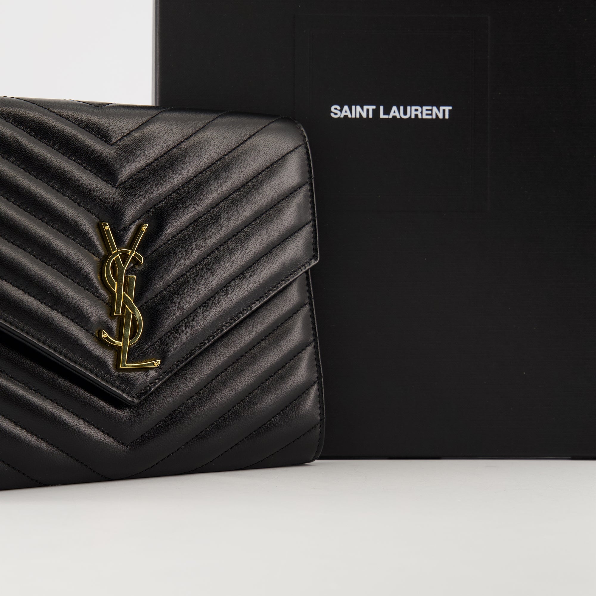 Immagine della Pochette Cassandre del marchio Saint Laurent per donne - Stagione Autunno-Inverno 2025 - Vista Dettagliata_2