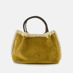 Imagem da bolsa de camurça e pele de ovelha da marca Valentino Garavani para mulher - Temporada Outono-Inverno 2025 - Vista Traseira