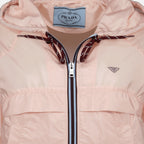 Image de l'article Coupe-vent en Re-nylon court rose de la marque Prada pour Femme - Saison Printemps-Été 2026 - Vue détaillée_1