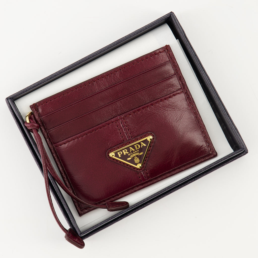 Imagen del porta tarjetas de cuero de la marca Prada para mujer - Temporada Otoño-Invierno 2025 - Vista Detallada_2