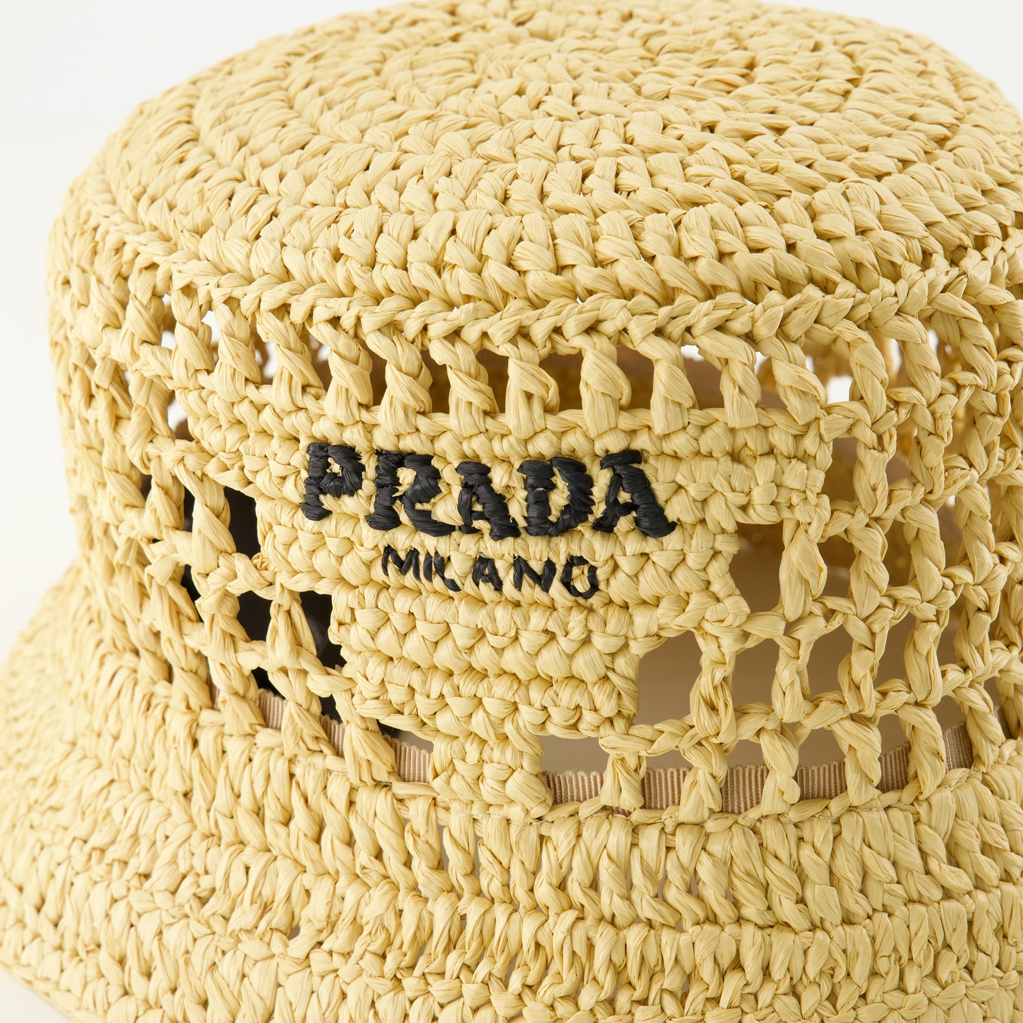 Bild des beigen Stoffhuts von Prada für Frauen - Frühling-Sommer 2026 - Detailansicht 2