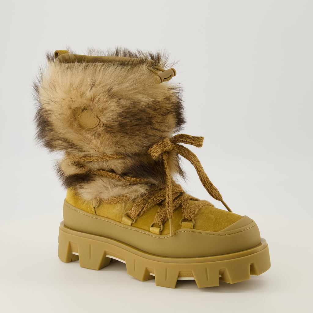 Imagem das Botas Peak da Moncler para Mulher - Temporada Outono-Inverno 2025 - Vista três quartos frontal direita