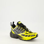 Image de l'article Baskets Salomon x MM6 de la marque Mm6 pour Femme - Saison Automne-Hiver 2025 - Vue trois quarts avant droite