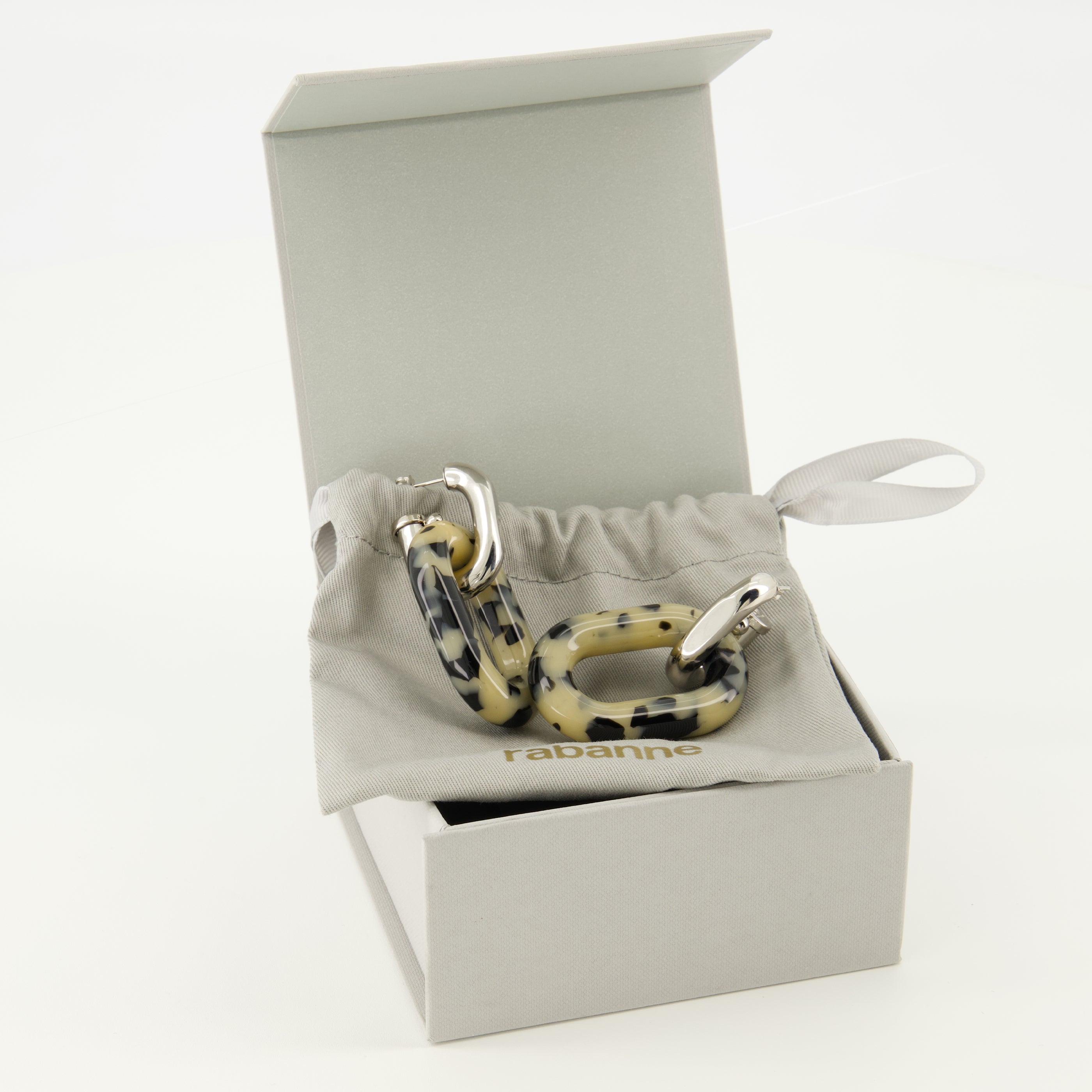 Image de l'article Boucles d'oreilles XL Link à imprimé de la marque Rabanne pour Femme - Saison Printemps-Été 2026 - Vue détaillée_3