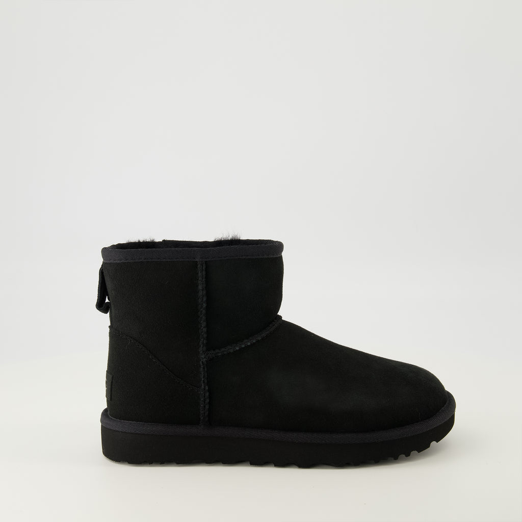 Image de l'article Bottines classic Mini II de la marque Ugg pour Femme - Saison Automne-Hiver 2025 - Vue latérale droite