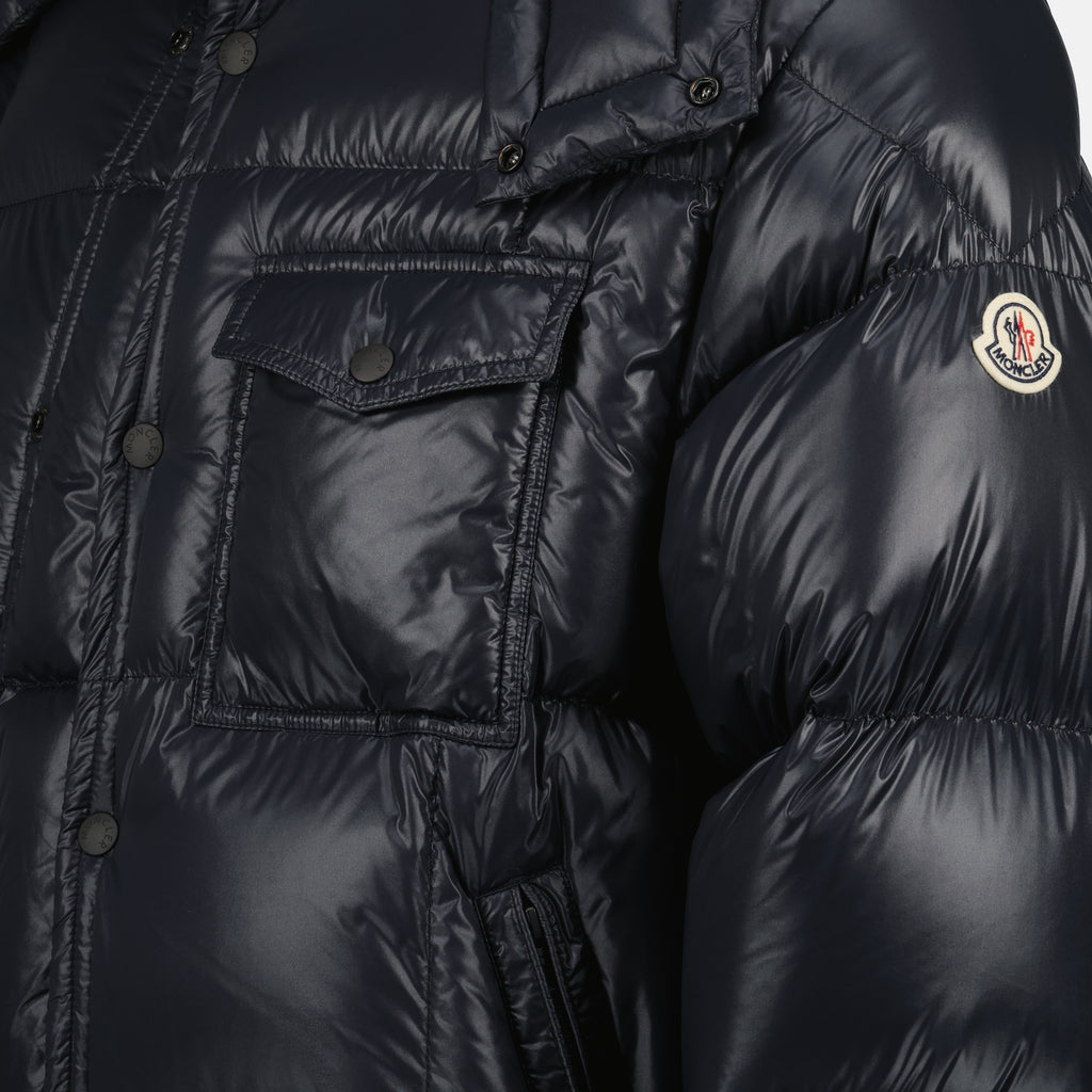 Image of the Moncler Serfanto Down Jacket for Men - Autumn-Winter 2025 - Detailed View 3