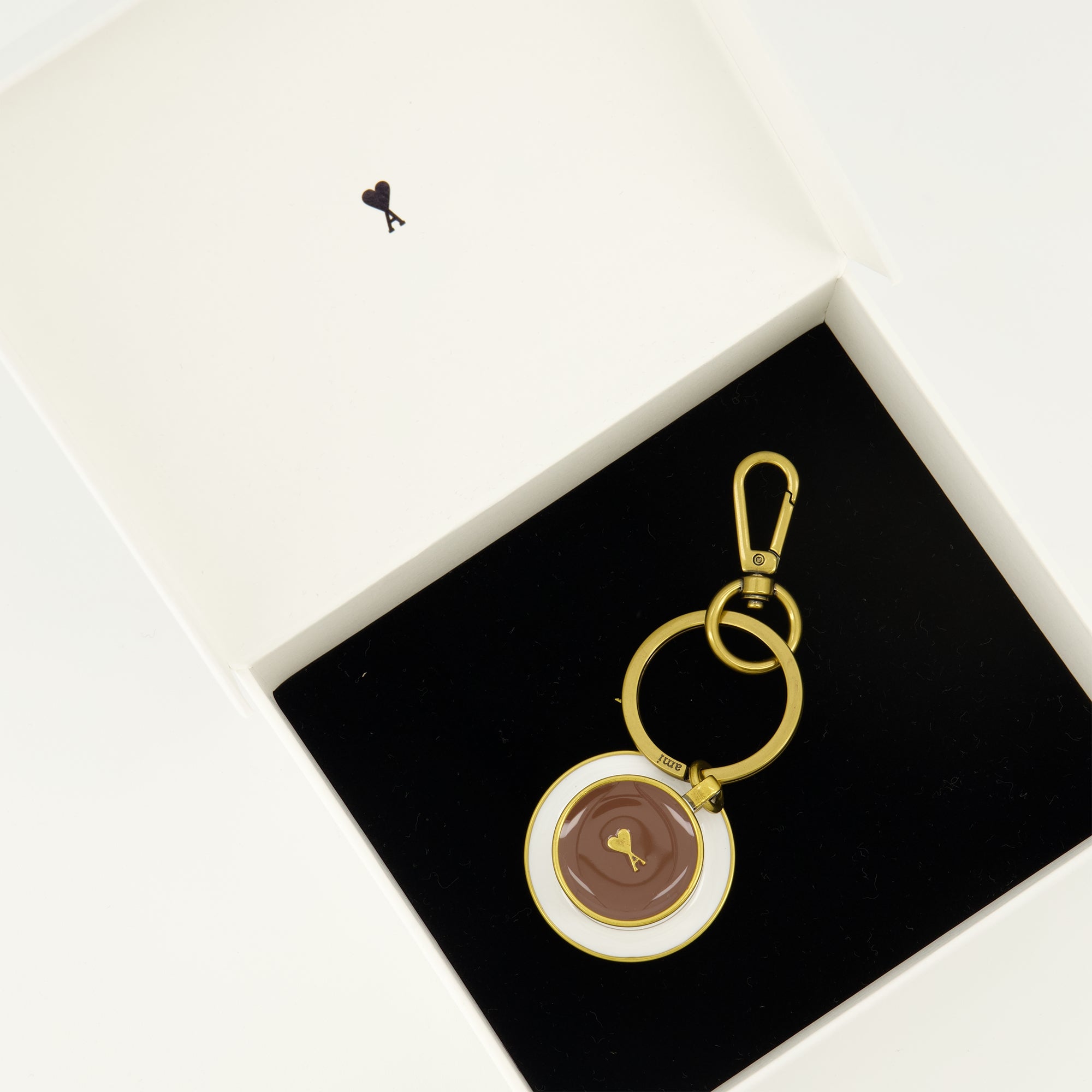 Bild des Artikels Schlüsselanhänger Metallkaffeetasse der Marke Ami PARIS für Unisex - Frühjahr-Sommer 2026 - Detaillierte Ansicht 3