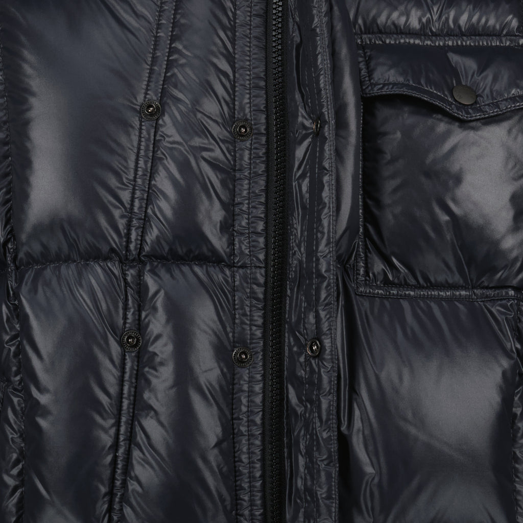 Image of the Moncler Serfanto Down Jacket for Men - Autumn-Winter 2025 - Detailed View 6