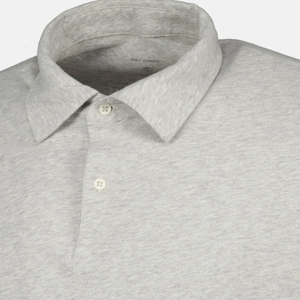 Immagine del polo Bruno grigio chiaro del marchio Officine Générale per Uomo - Stagione Primavera-Estate 2026 - Vista Dettagliata 2