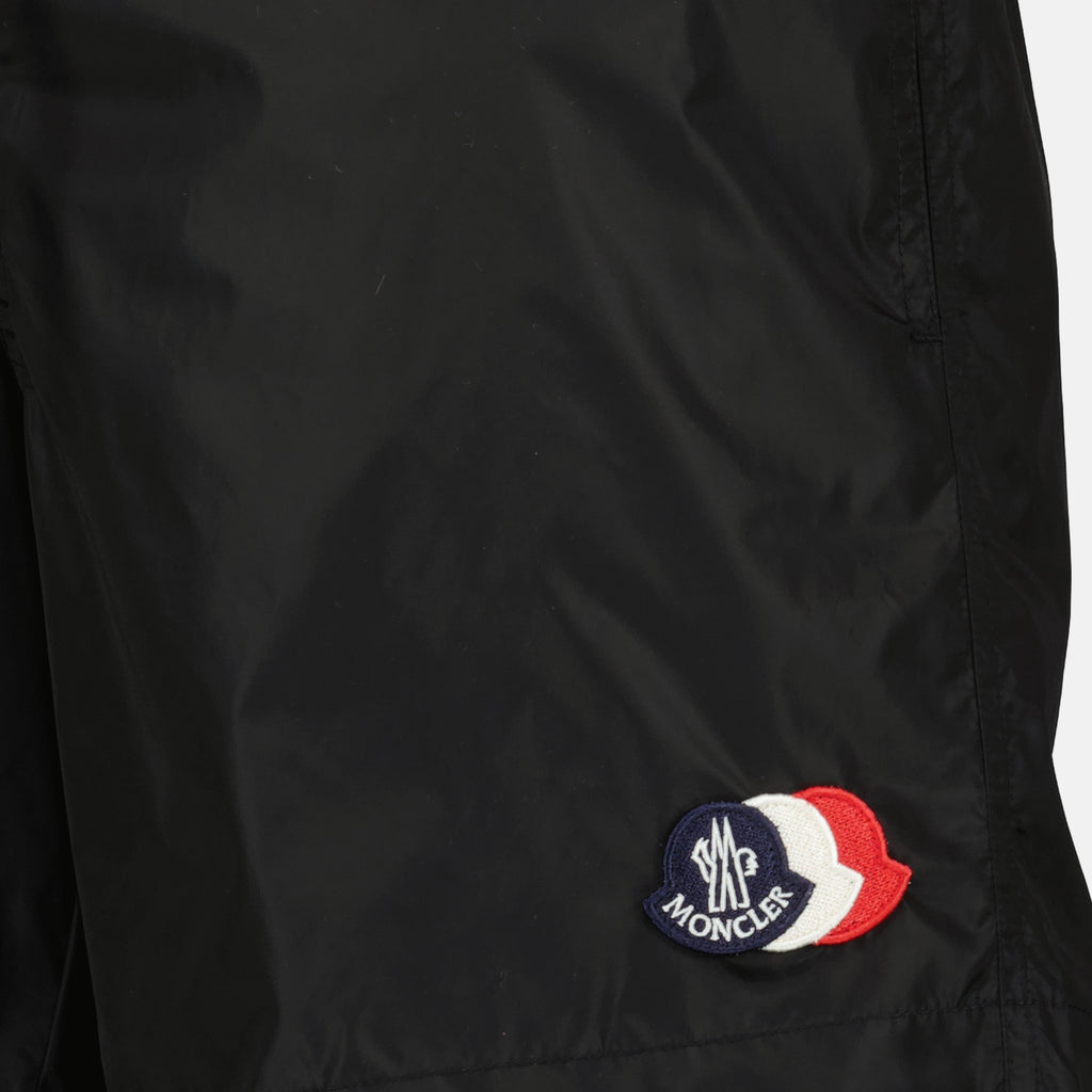 Image de l'article Short de bain à logo noir en nylon de la marque Moncler pour Homme - Saison Printemps-Été 2026 - Vue détaillée_1