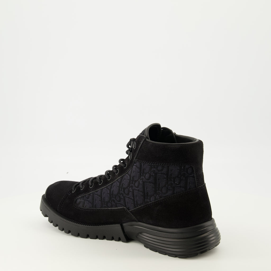 Immagine degli Stivaletti Oblique della marca Dior per Uomo - Autunno-Inverno 2025 - Vista posteriore destra a tre quarti