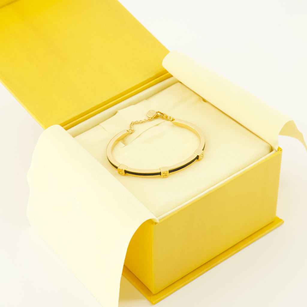 Image of the Forever Fendi gold and black bracelet from the Fendi brand for Women - Spring-Summer 2026 - Detailed View 3