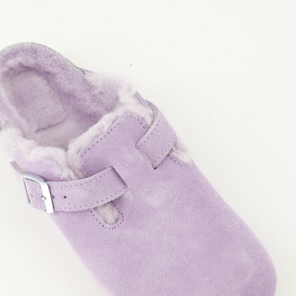 Image de l'article Mules Boston à fourrure violette de la marque Birkenstock pour Femme - Saison Printemps-Été 2026 - Vue détaillée de haut