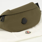 Bild des Durance Kaki Bauchtaschen von der Marke Moncler für Herren - Frühjahr/Sommer 2026 - Detailansicht_2