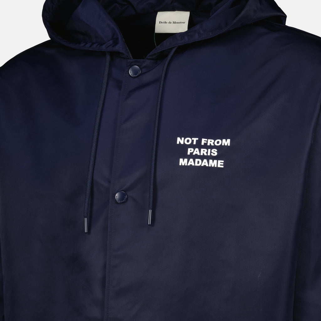 Image de l'article Parka Slogan bleu marine de la marque Drole De Monsieur pour Homme - Saison Printemps-Été 2026 - Vue détaillée_1