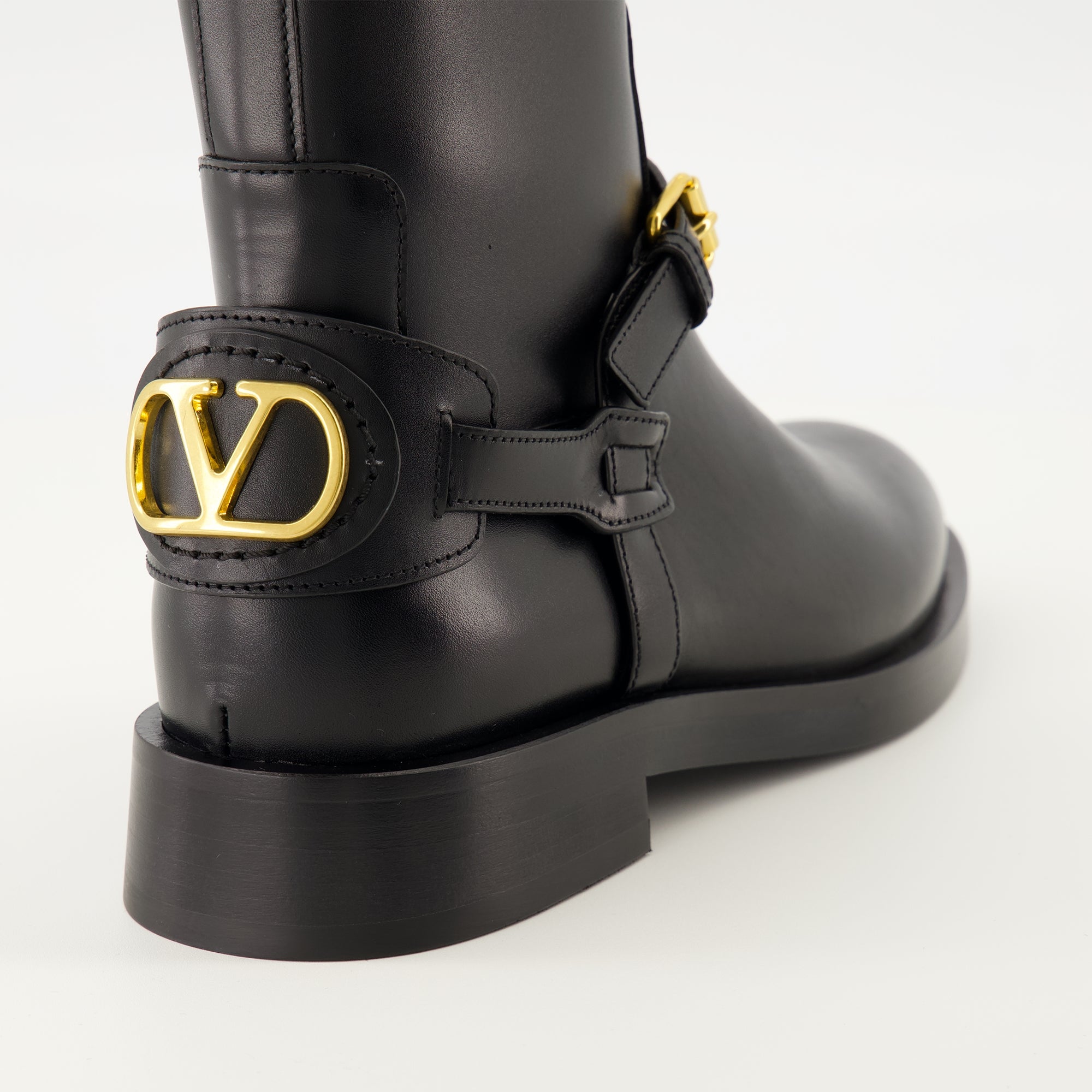 Image de l'article Bottines VLogo de la marque Valentino Garavani pour Femme - Saison Automne-Hiver 2025 - Vue arrière