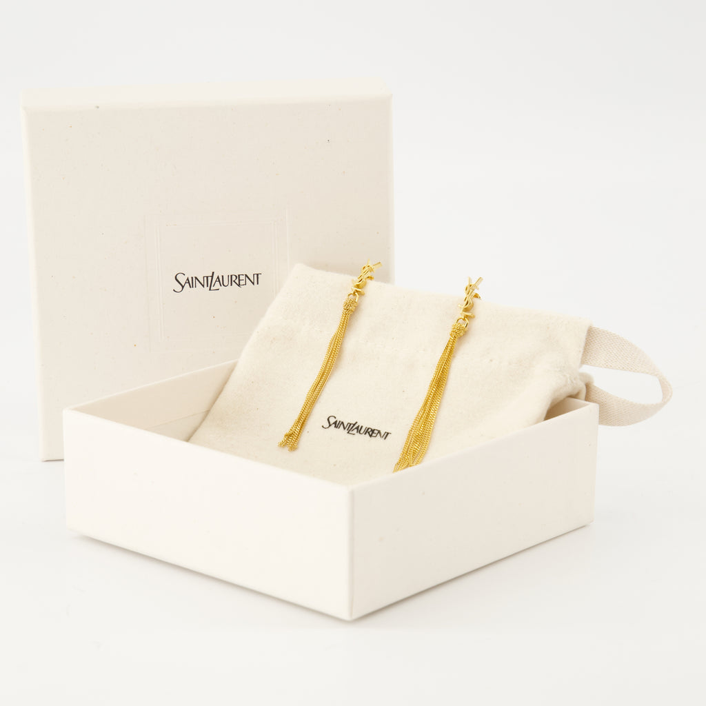 Imagem dos brincos Cassandre com pompom da marca Saint Laurent para Senhora - Coleção Outono-Inverno 2025 - Vista Detalhada_3