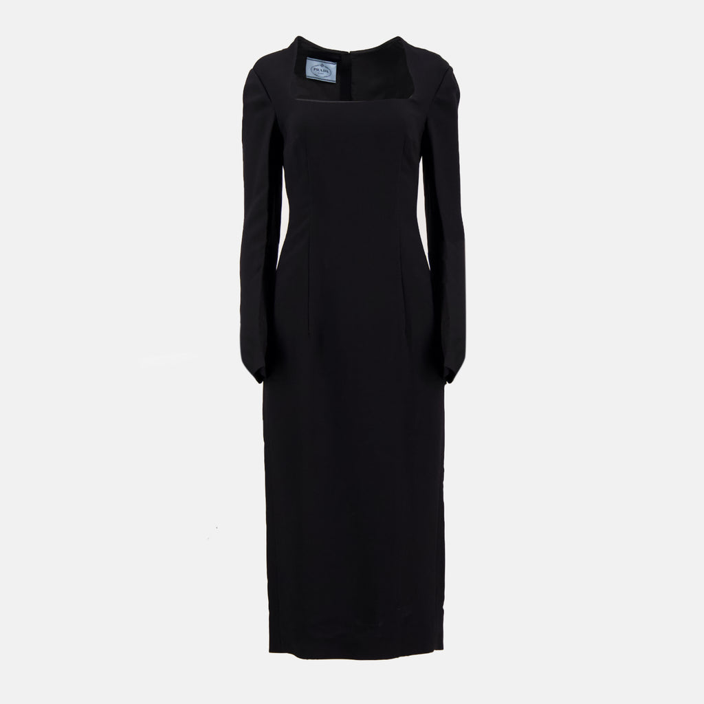 Imagen del vestido largo negro de la marca Prada para mujer - Temporada Otoño-Invierno 2022 - Vista frontal