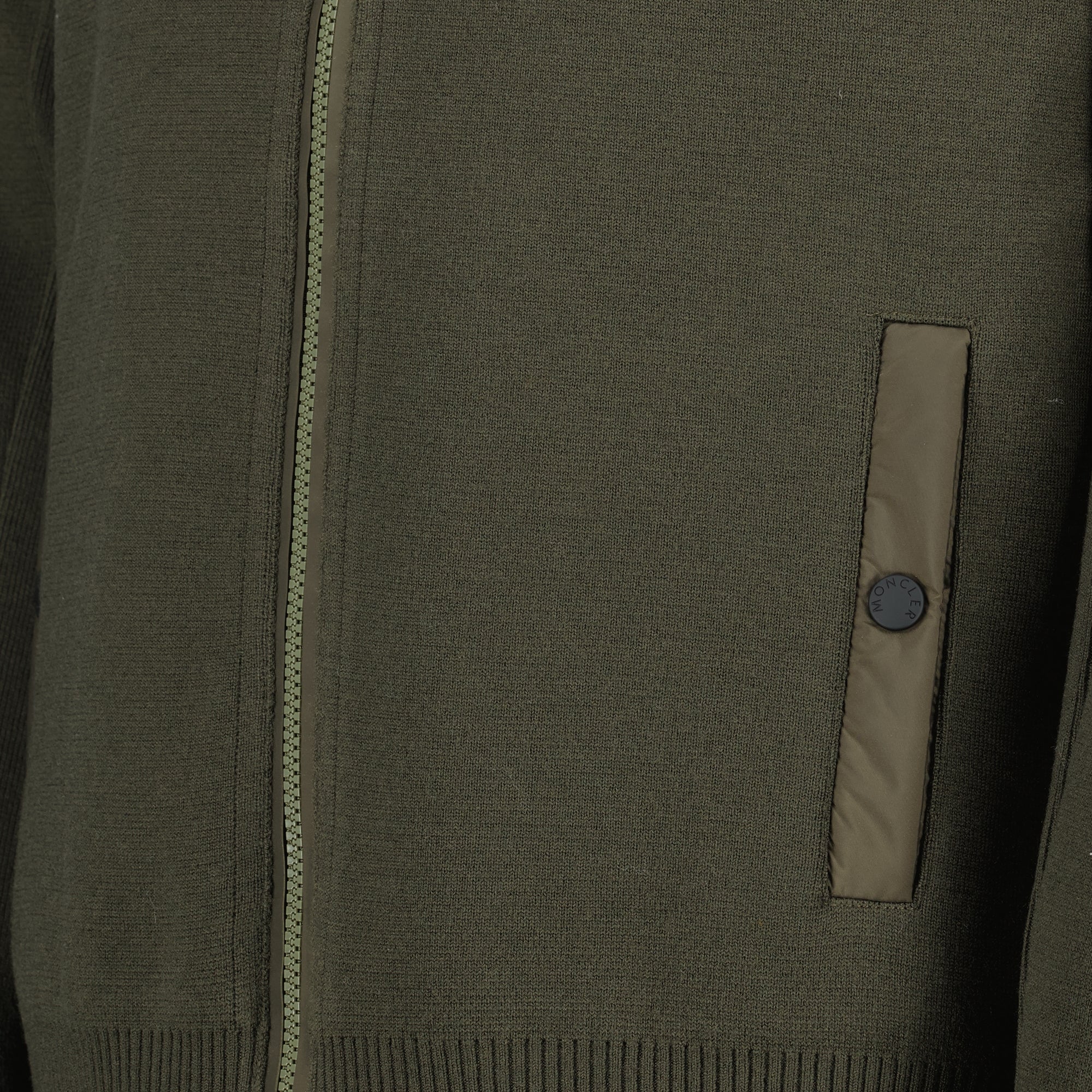 Image de l'article Cardigan zippé matelassé en laine kaki de la marque Moncler Grenoble pour Homme - Saison Automne-Hiver 2025 - Vue détaillée_2