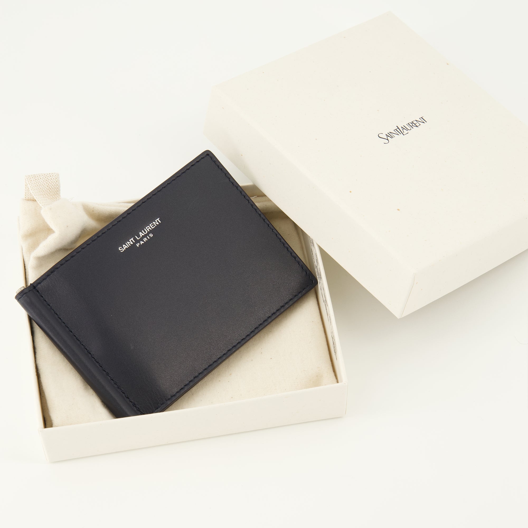 Imagem da carteira de couro Saint Laurent Paris para homem - Outono-Inverno 2025 - Vista Detalhada_3
